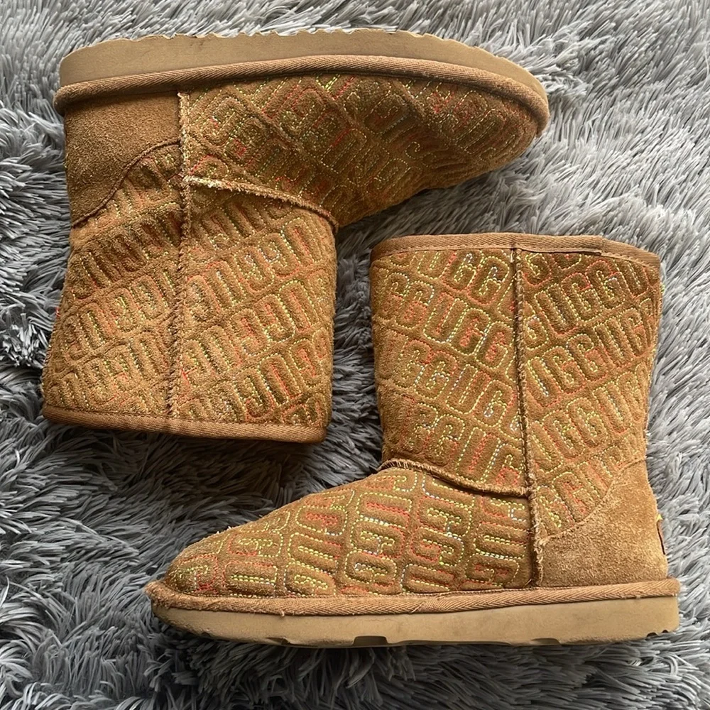 UGG Kids' Classic II Graphic Stitch Short Boot